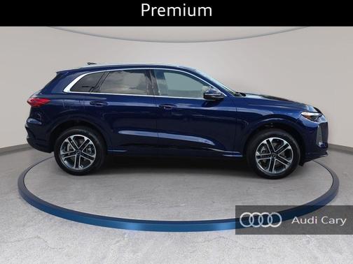 Navarra Blue Metallic 2026 Audi Q5 Premium TFSI quattro S tronic