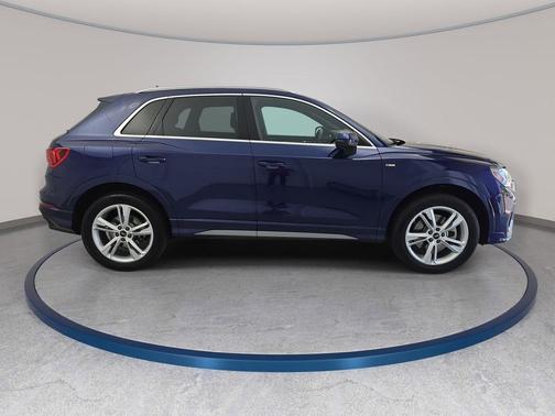Navarra Blue Metallic 2024 Audi Q3 45 S line Premium Plus