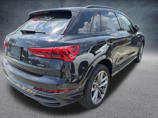 Mythos Black Metallic 2025 Audi Q3 Premium 45 TFSI S line quattro Tiptronic