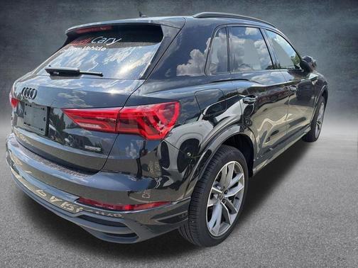 Mythos Black Metallic 2025 Audi Q3 Premium 45 TFSI S line quattro Tiptronic