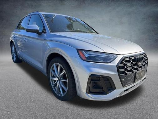 Florett Silver Metallic 2023 Audi Q5 e 55 S line Premium Plus
