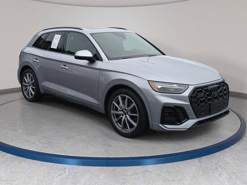 Florett Silver Metallic 2023 Audi Q5 e 55 S line Premium Plus