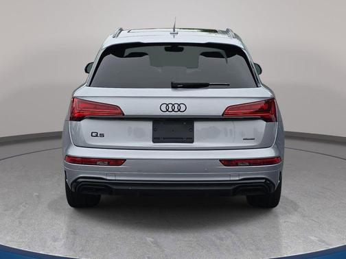 Florett Silver Metallic 2023 Audi Q5 e 55 S line Premium Plus