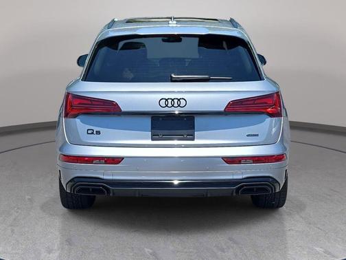 Florett Silver Metallic 2023 Audi Q5 e 55 S line Premium Plus
