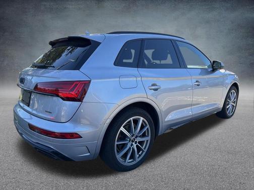 Florett Silver Metallic 2023 Audi Q5 e 55 S line Premium Plus