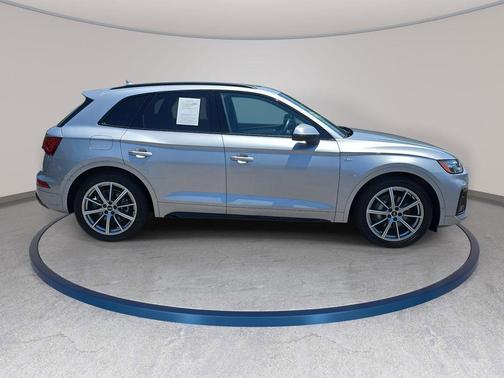 Florett Silver Metallic 2023 Audi Q5 e 55 S line Premium Plus