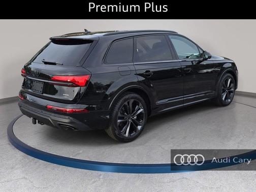 Mythos Black Metallic 2026 Audi Q7 quattro