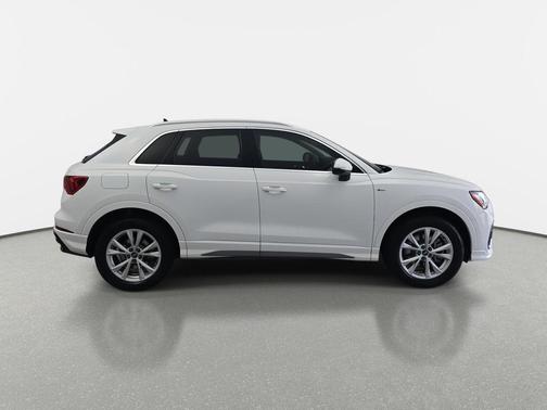 2021 Audi Q3 45 S line Premium