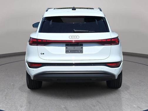 Glacier White Metallic 2025 Audi Q6 e-tron Premium Plus quattro
