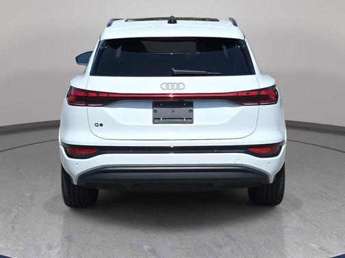 Glacier White Metallic 2025 Audi Q6 e-tron Premium Plus quattro
