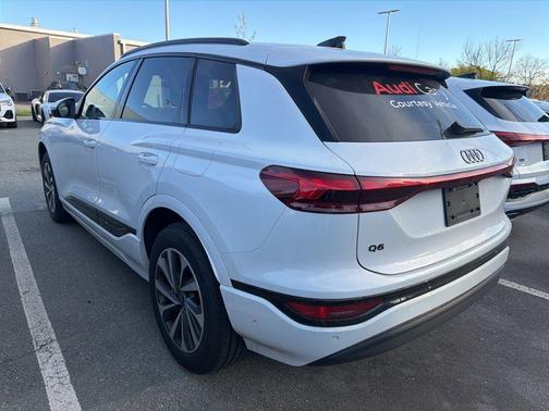 2025 Audi Q6 e-tron Premium Plus quattro