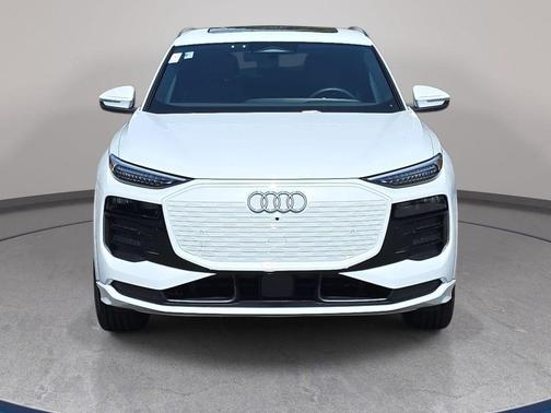 Glacier White Metallic 2025 Audi Q6 e-tron Premium Plus quattro