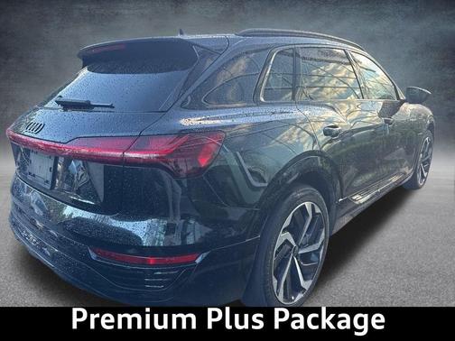 2024 Audi Q8 e-tron Premium Plus