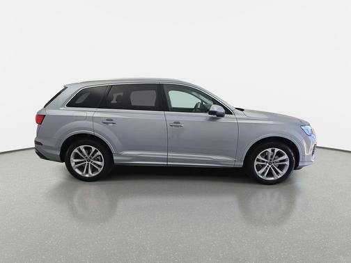 2025 Audi Q7 45 Premium Plus