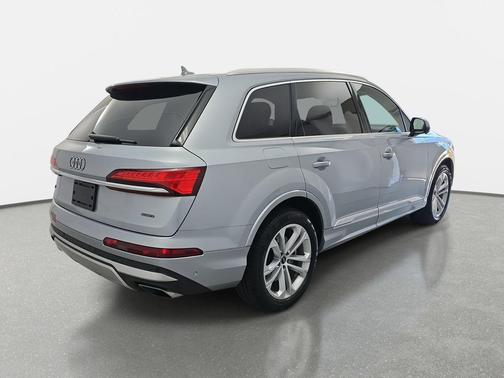 2025 Audi Q7 45 Premium Plus
