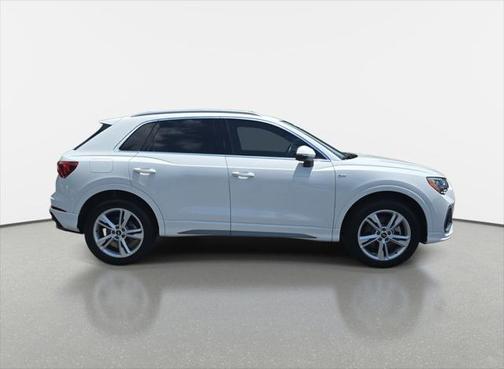 2022 Audi Q3 45 S line Premium