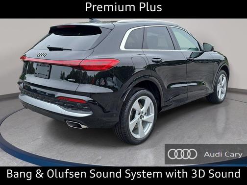 Mythos Black Metallic 2026 Audi Q5 Premium Plus TFSI quattro S tronic