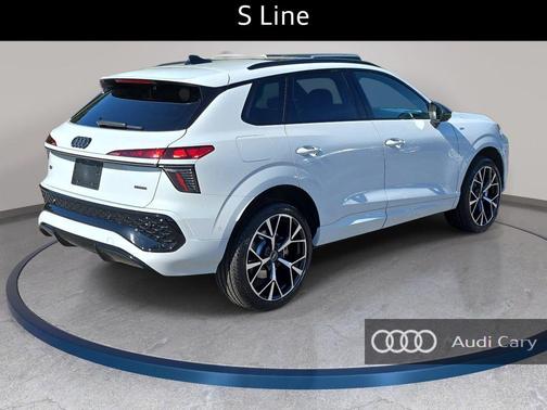 Glacier White Metallic 2026 Audi Q3 TFSI quattro S tronic