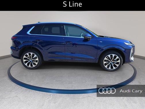 Navarra Blue Metallic 2026 Audi Q3 TFSI quattro S tronic