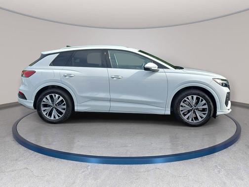 Glacier White Metallic 2023 Audi Q4 e-tron Premium Plus 40 RWD