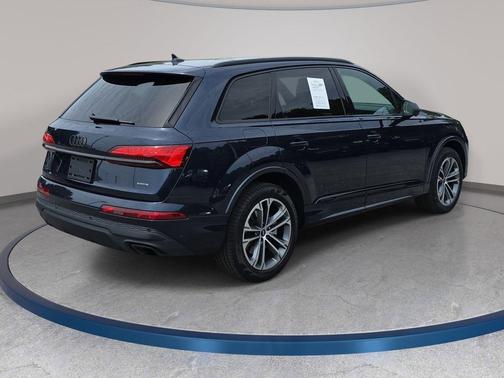 Waitomo Blue Metallic 2025 Audi Q7 45 Premium