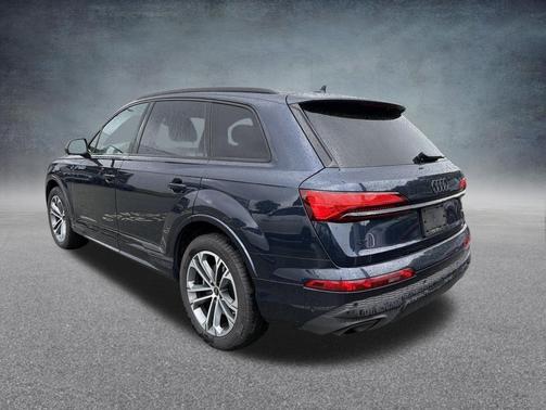 Waitomo Blue Metallic 2025 Audi Q7 45 Premium