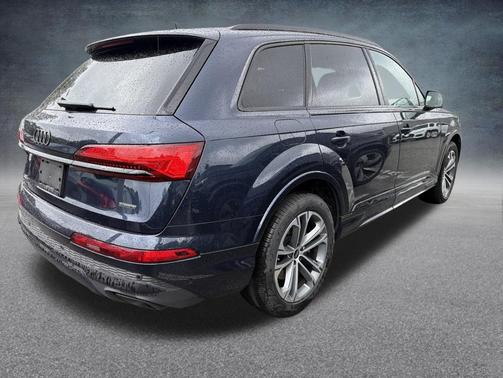 Waitomo Blue Metallic 2025 Audi Q7 45 Premium