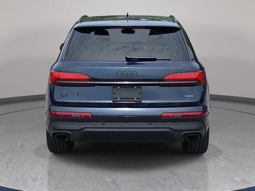 Waitomo Blue Metallic 2025 Audi Q7 45 Premium