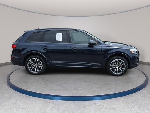 Waitomo Blue Metallic 2025 Audi Q7 45 Premium