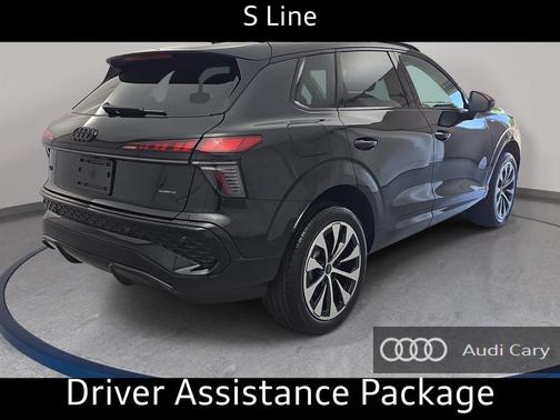 Mythos Black Metallic 2026 Audi Q3 TFSI quattro S tronic