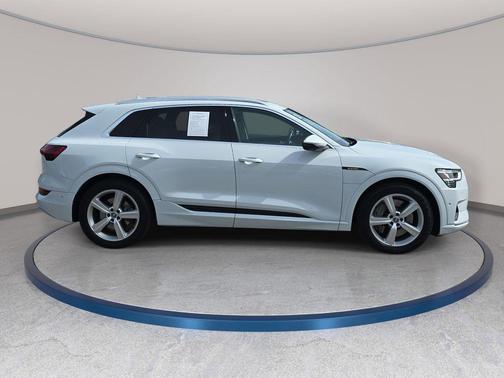 Glacier White Metallic 2019 Audi e-tron Premium Plus