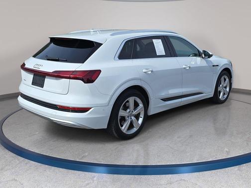 Glacier White Metallic 2019 Audi e-tron Premium Plus