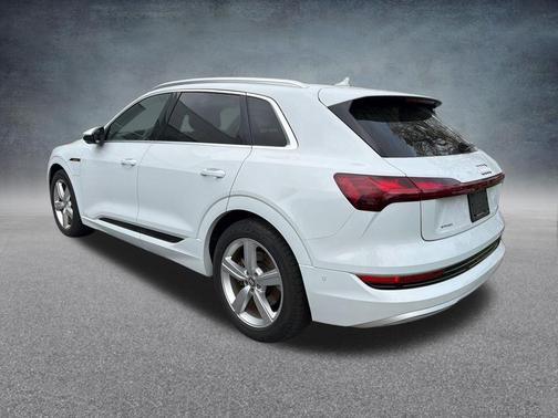 Glacier White Metallic 2019 Audi e-tron Premium Plus