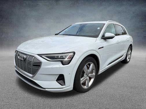 Glacier White Metallic 2019 Audi e-tron Premium Plus
