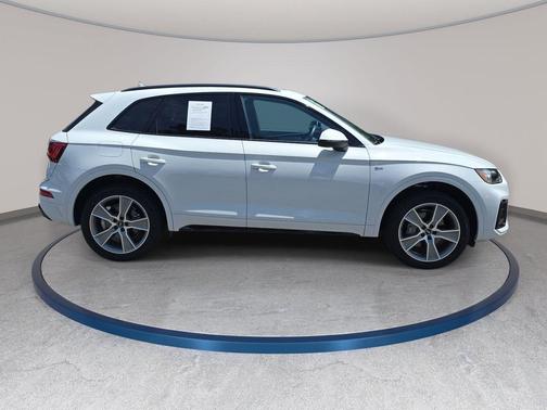 Glacier White Metallic 2025 Audi Q5 45 S line Premium Plus