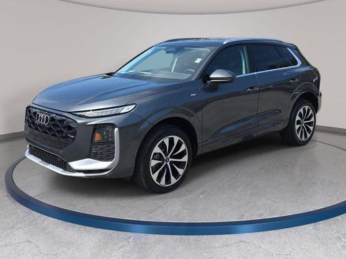 Daytona Gray Pearl Effect 2026 Audi Q3 S line