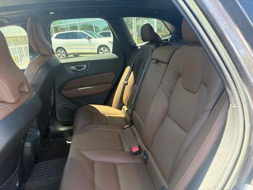 Platinum Grey Metallic 2023 Volvo XC60 B5 Plus Bright Theme
