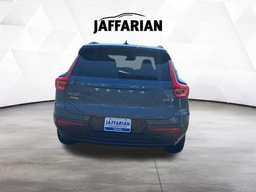 Fjord Blue Metallic 2023 Volvo XC40 B5 Plus Dark Theme