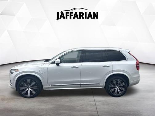 Crystal White Metallic 2024 Volvo XC90 Recharge Plug-In Hybrid T8 Plus Bright Theme 7-Seater