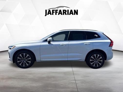 Crystal White Metallic 2023 Volvo XC60 B5 Core