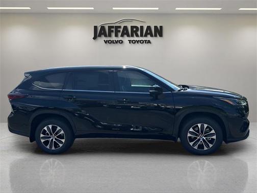 2025 Toyota Highlander XLE