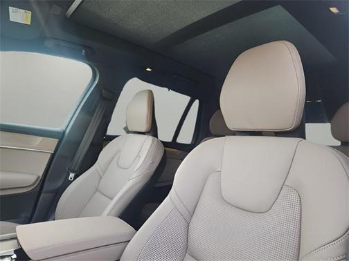 2025 Volvo XC90 Plug-In Hybrid T8 Ultra 7-Seater