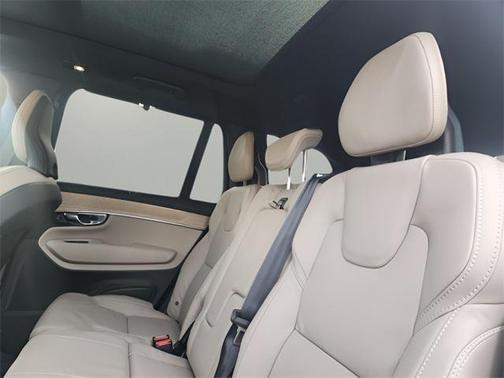 2025 Volvo XC90 Plug-In Hybrid T8 Ultra 7-Seater