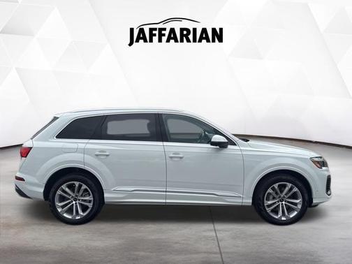 Carrara White 2025 Audi Q7 55 Premium Plus