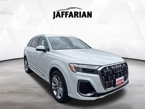 Carrara White 2025 Audi Q7 55 Premium Plus
