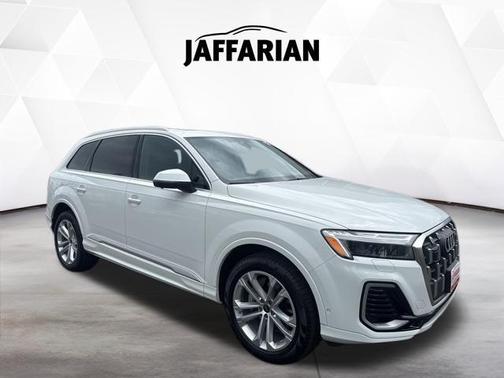 Carrara White 2025 Audi Q7 55 Premium Plus