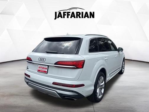 Carrara White 2025 Audi Q7 55 Premium Plus
