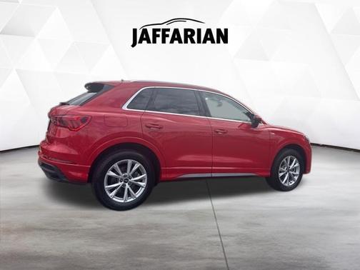 Progressive Red Metallic 2025 Audi Q3 Premium 45 TFSI S line quattro Tiptronic