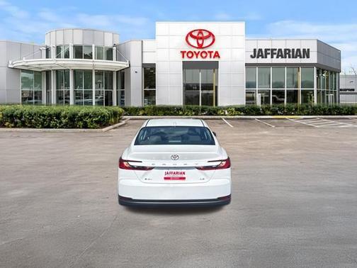 Ice 2026 Toyota Camry LE