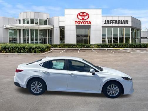Ice 2026 Toyota Camry LE